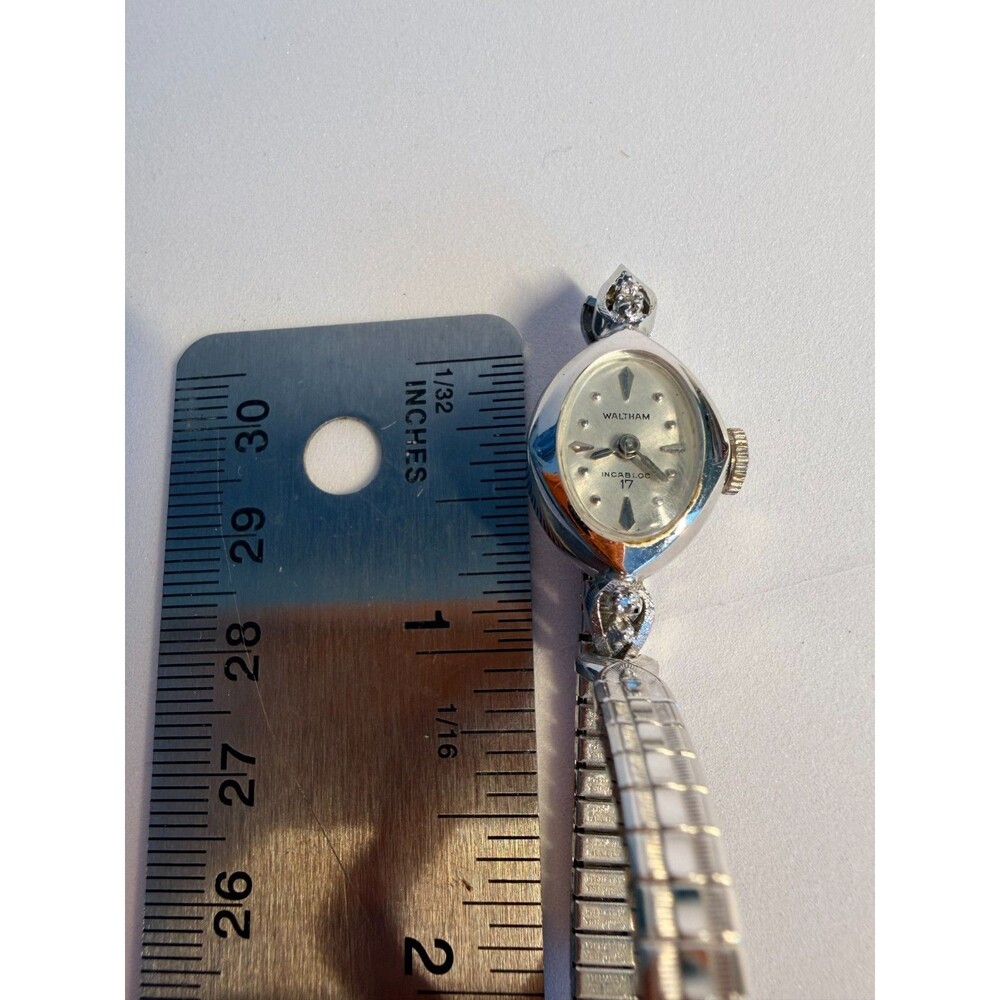 Vintage Waltham Incabloc 17 Jewels Silver Tone Oval Mechanical Ladies Watch - Picture 5 of 6